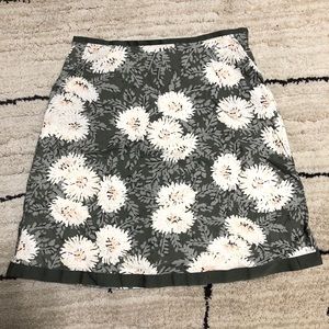 ❤️SOLD❤️ Floral Skirt Knee Length sz 6 Petite
